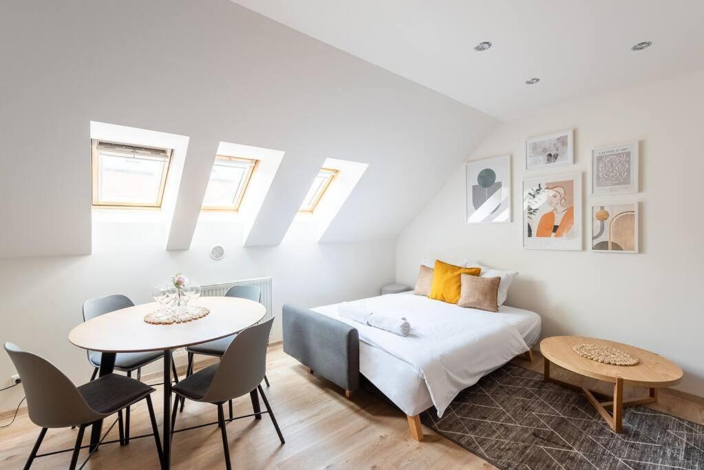 B.O.B. Klimentska Apartment Prague Ngoại thất bức ảnh
